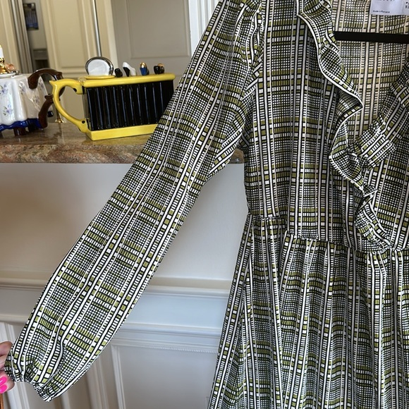 NWOT l/s ruffle front , maxi dress, lightly puffed elastic sleeve - Picture 3 of 8